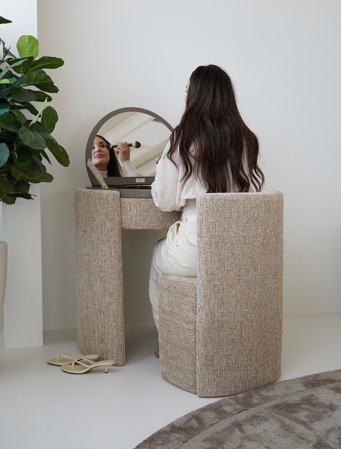 YOME Vanity Table Taupe – Luxuriöser runder Makeup Table