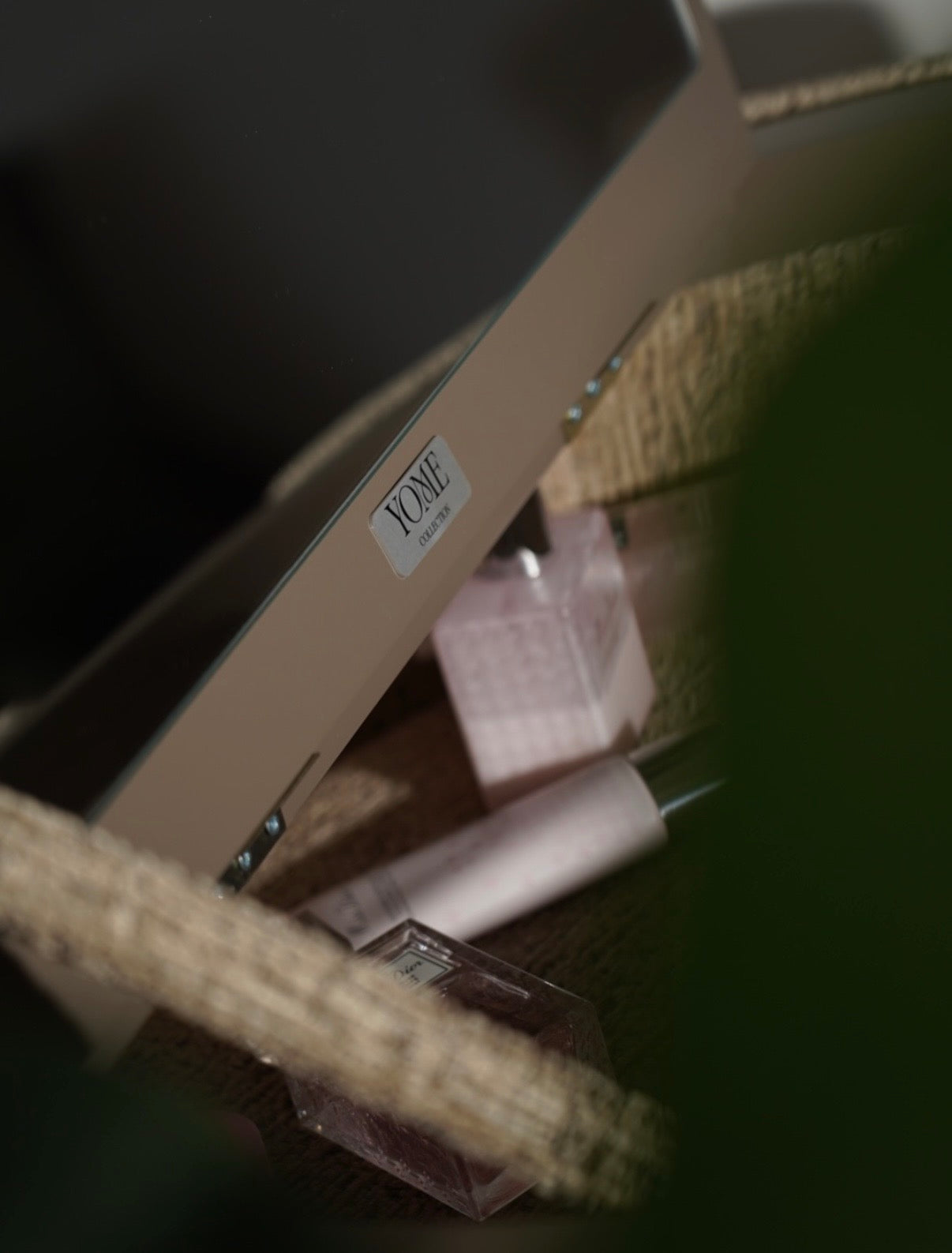 YOME Vanity Table Taupe – Luxuriöser runder Makeup Table